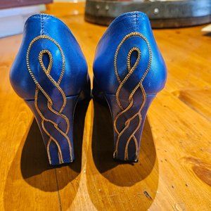 Blue pearlized heels with trim down heel